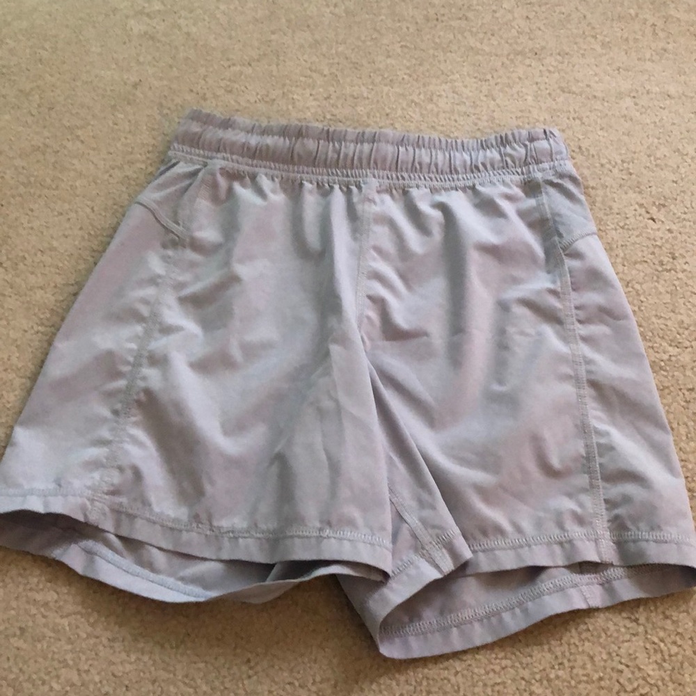I Iva gray shorts size 8